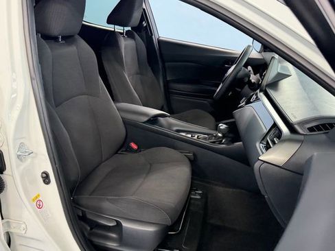 Used 2019 Toyota C-HR LE FWD image 15