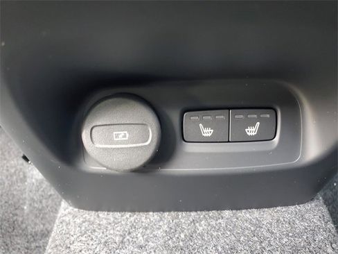 New 2026 Volvo XC40 B5 Ultra w/ Protection Package Premier image 31