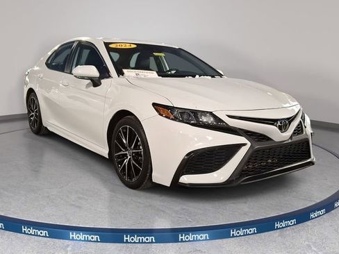 Certified 2024 Toyota Camry SE image 3