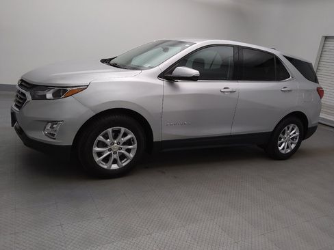 Used 2019 Chevrolet Equinox LT image 2