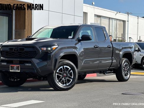 Used 2025 Toyota Tacoma TRD Sport AWD/4WD image 1