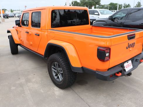Used 2025 Jeep Gladiator Mojave w/ Convenience Group AWD/4WD image 7