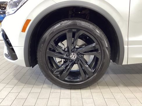 Certified 2024 Volkswagen Tiguan SE R-Line AWD/4WD image 23