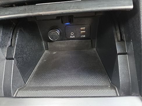 Used 2017 Subaru Outback 3.6R Touring image 21