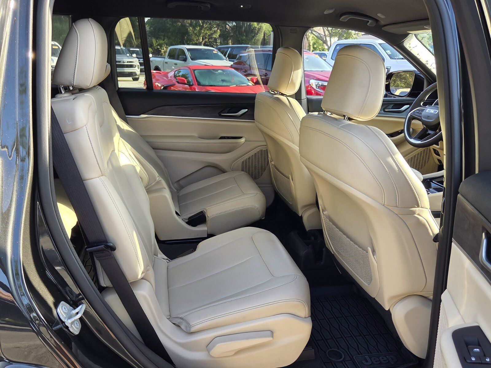 Used 2023 Jeep Grand Cherokee L Limited RWD image 22