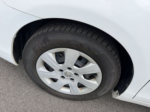 Used 2011 Toyota Camry LE FWD image 9