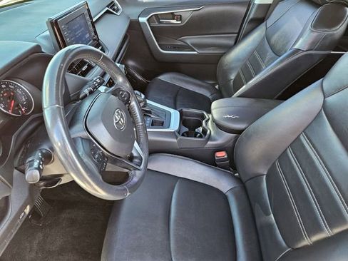 Used 2019 Toyota RAV4 XLE Premium image 14