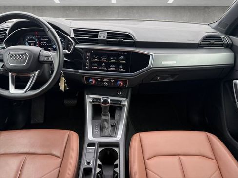 Used 2025 Audi Q3 2.0T Premium image 3