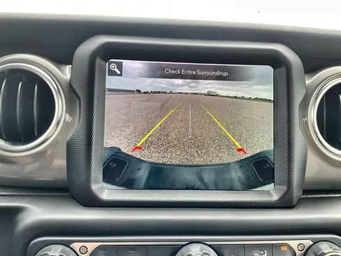 Used 2022 Jeep Gladiator Overland w/ Cold Weather Group AWD/4WD image 25