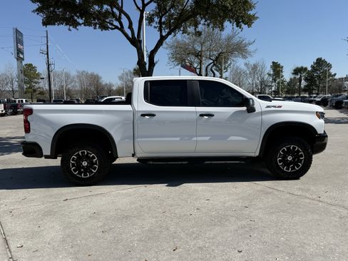 Used 2024 Chevrolet Silverado 1500 ZR2 w/ Technology Package image 3