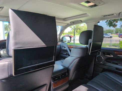 Used 2020 Lexus LX 570 4WD w/ Luxury Package image 37