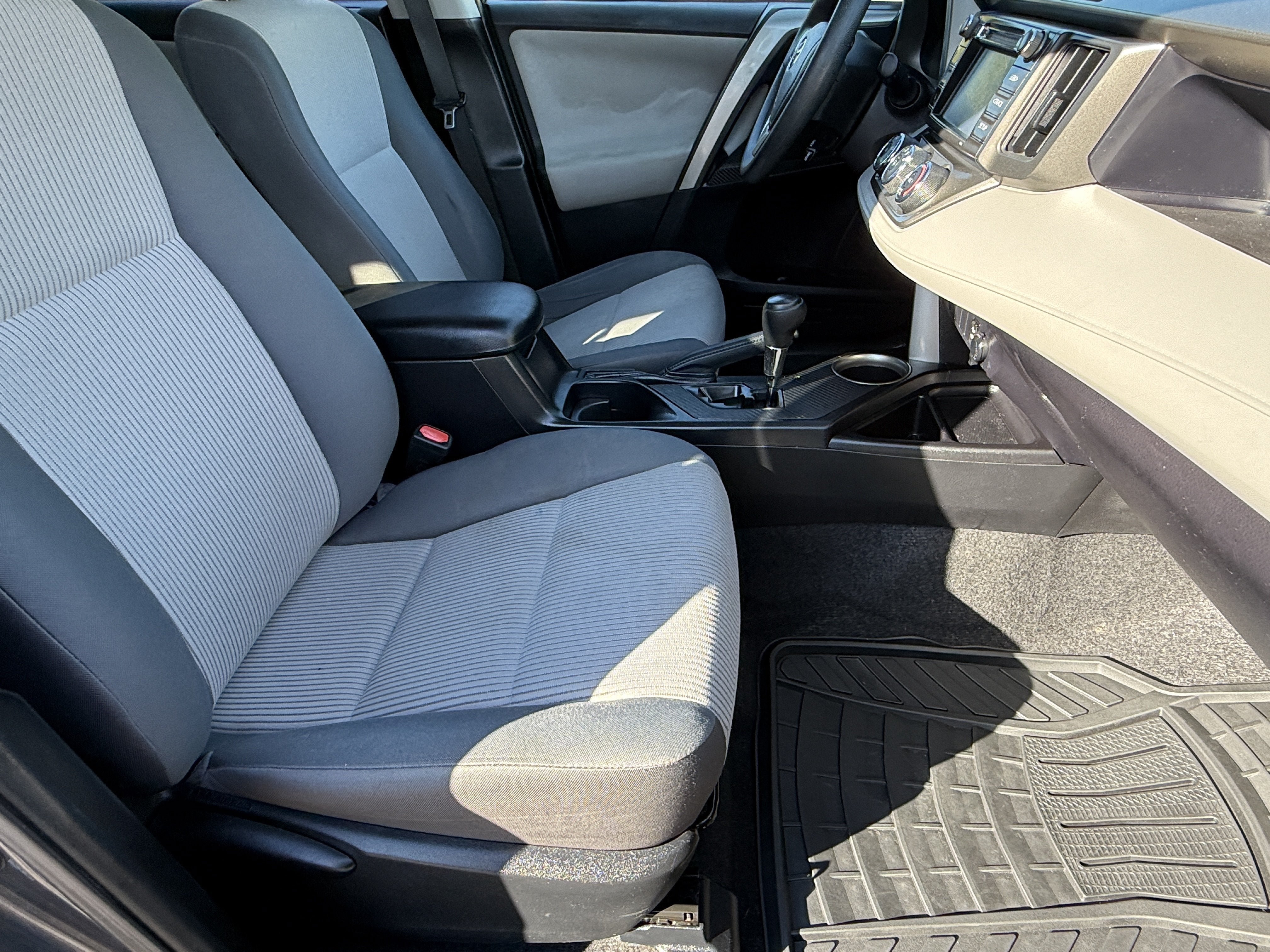 Used 2015 Toyota RAV4 LE AWD/4WD image 14