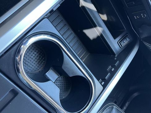 Used 2018 Nissan Titan SL w/ Chrome Package image 27