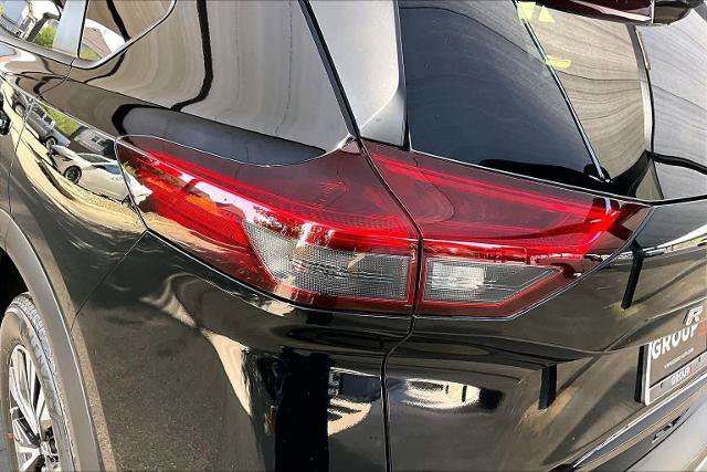 Certified 2023 Nissan Rogue SV FWD image 28