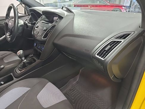 Used 2017 Ford Focus ST FWD image 31