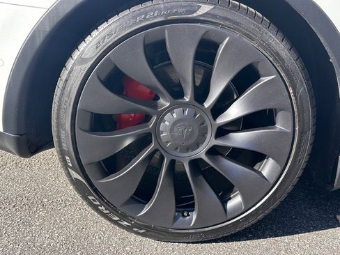 Used 2022 Tesla Model Y Performance image 16