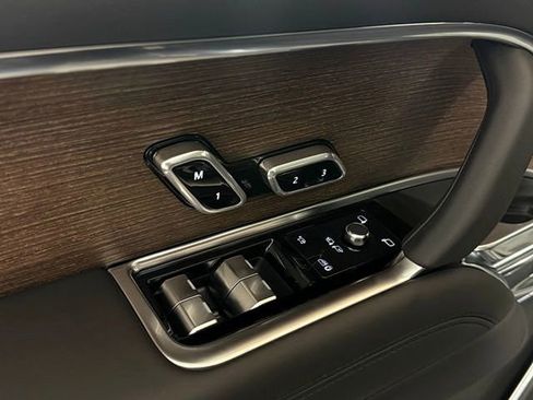 New 2025 Land Rover Range Rover Long Wheelbase SE image 29