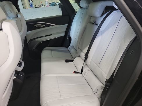 Used 2024 Cadillac Lyriq Luxury RWD image 3