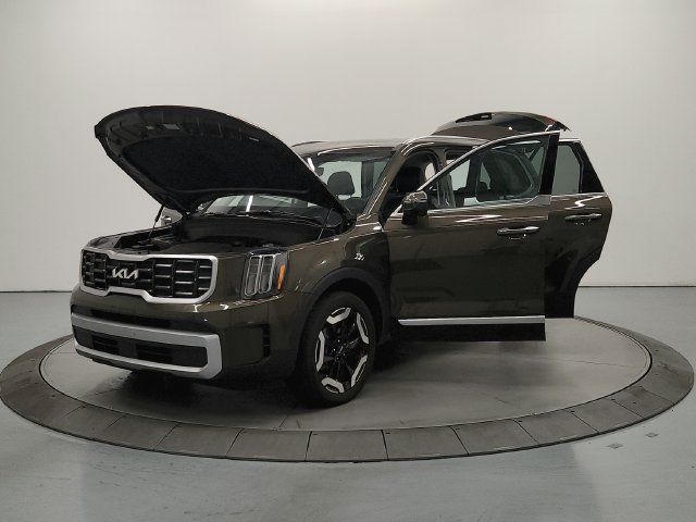Used 2025 Kia Telluride S FWD image 11