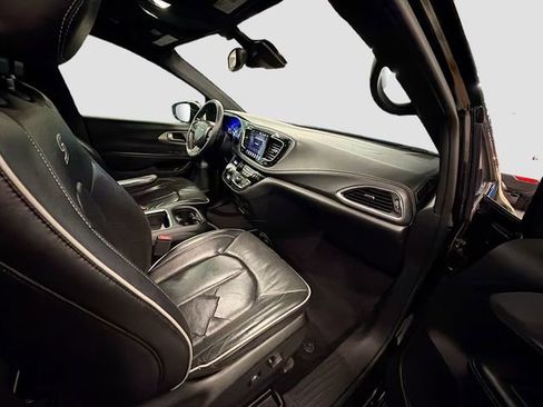 Used 2019 Chrysler Pacifica Limited w/ Advanced Safetytec Group image 29