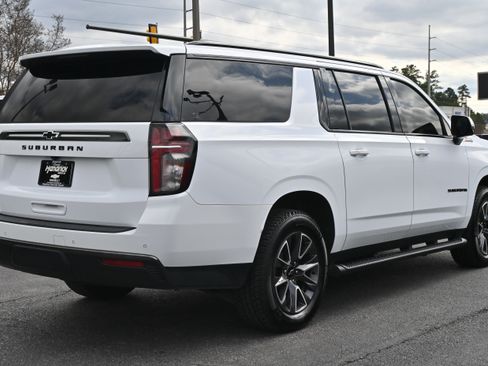 Used 2022 Chevrolet Suburban Z71 w/ Luxury Package image 16