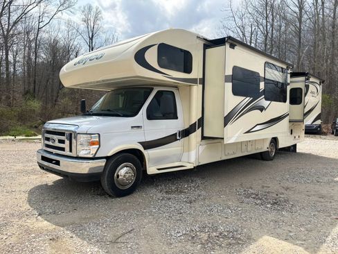 Used 2016 Ford E-450 and Econoline 450 Super Duty w/ Motorhome Prep Package image 10
