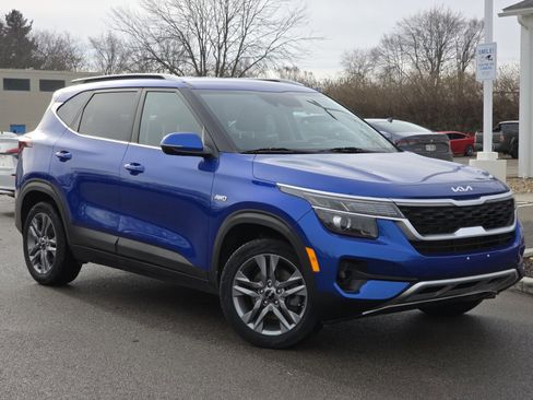 Used 2023 Kia Seltos S image 2