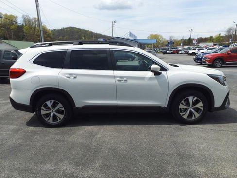 Used 2024 Subaru Ascent Premium w/ Convenience Package image 5