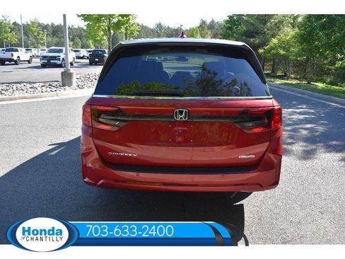 New 2026 Honda Odyssey Touring image 6