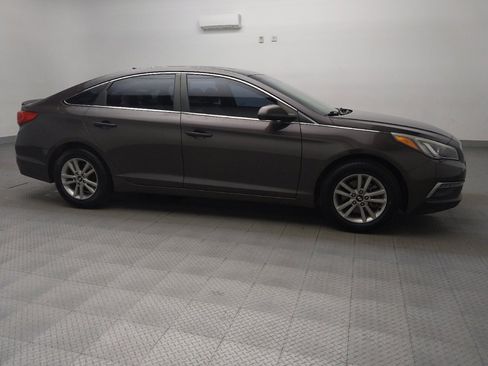 Used 2015 Hyundai Sonata SE image 11