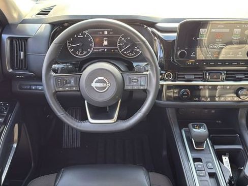 Used 2024 Nissan Pathfinder SL image 15