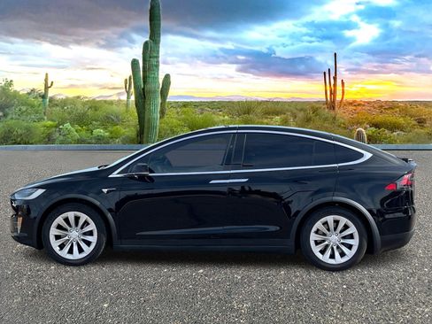 Used 2018 Tesla Model X 75D image 3