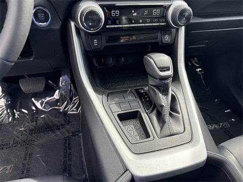 Used 2022 Toyota RAV4 XLE Premium image 21