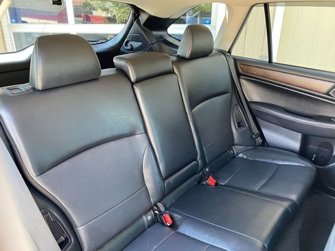 Used 2016 Subaru Outback 2.5i Limited image 16