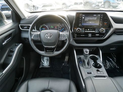 Certified 2021 Toyota Highlander XLE image 12
