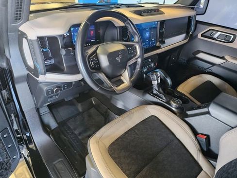 Used 2022 Ford Bronco Wildtrak image 11