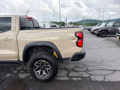 Used 2024 Chevrolet Colorado ZR2 w/ Technology Package AWD/4WD image 9