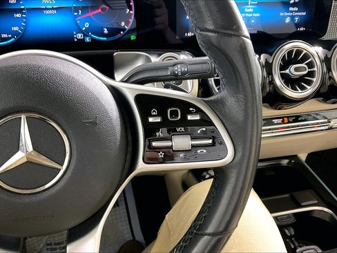 Used 2021 Mercedes-Benz GLB 250 4MATIC image 19