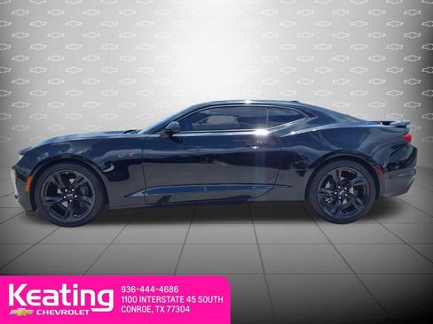 Used 2020 Chevrolet Camaro LT w/ Technology Package RWD image 6