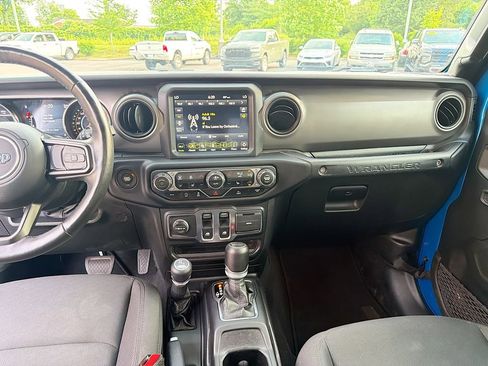 Used 2022 Jeep Wrangler Sport AWD/4WD image 18