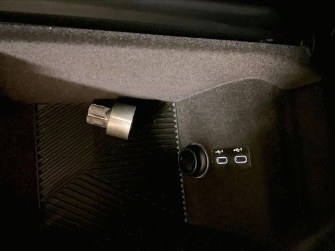 Used 2023 BMW 760i xDrive image 35