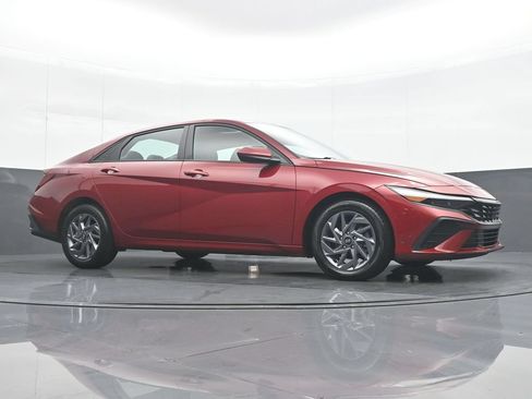 Used 2024 Hyundai Elantra SEL FWD image 32