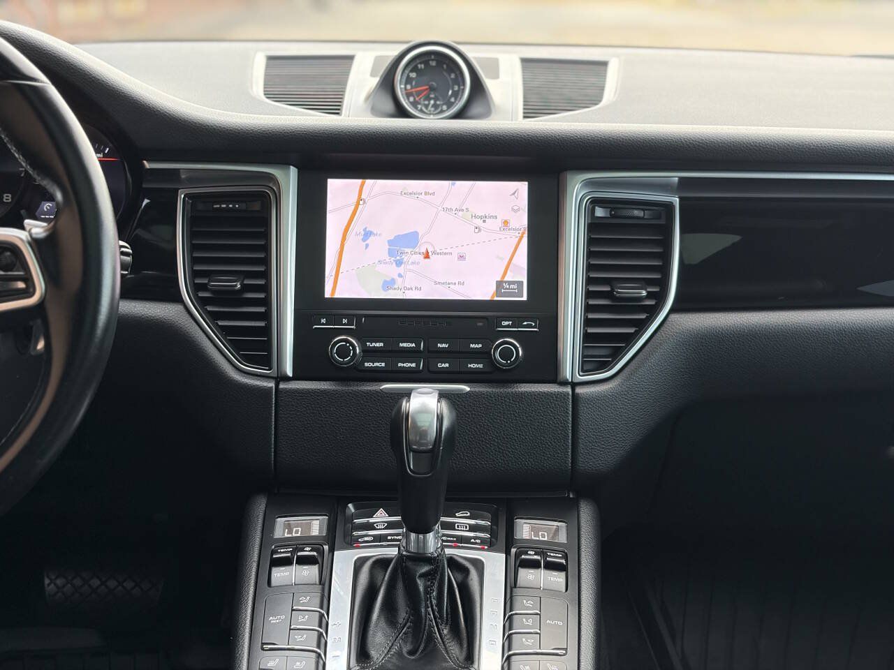 Used 2018 Porsche Macan AWD/4WD image 25