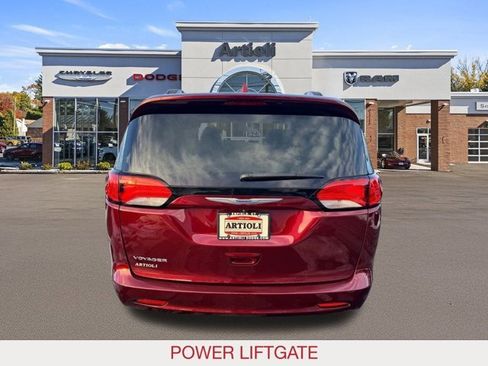 Certified 2020 Chrysler Voyager Lxi image 6