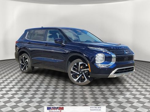 Used 2024 Mitsubishi Outlander AWD image 1