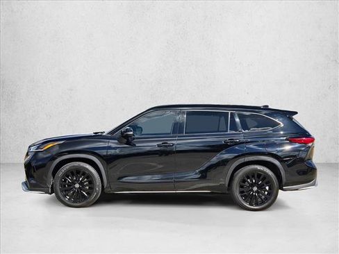 Used 2023 Toyota Highlander XSE FWD image 8