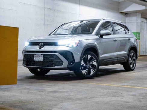 New 2026 Volkswagen Taos SE AWD/4WD image 1