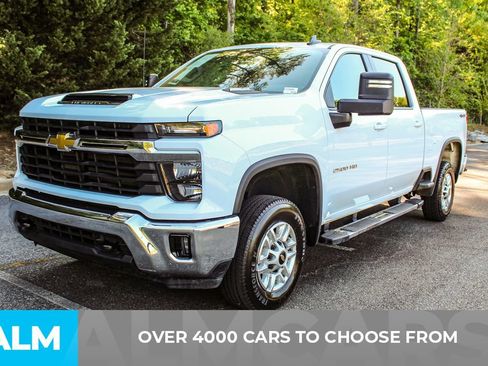 Used 2025 Chevrolet Silverado 2500 LT w/ Convenience Package AWD/4WD image 2