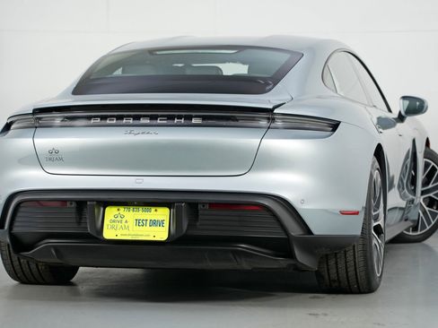 Used 2021 Porsche Taycan image 5