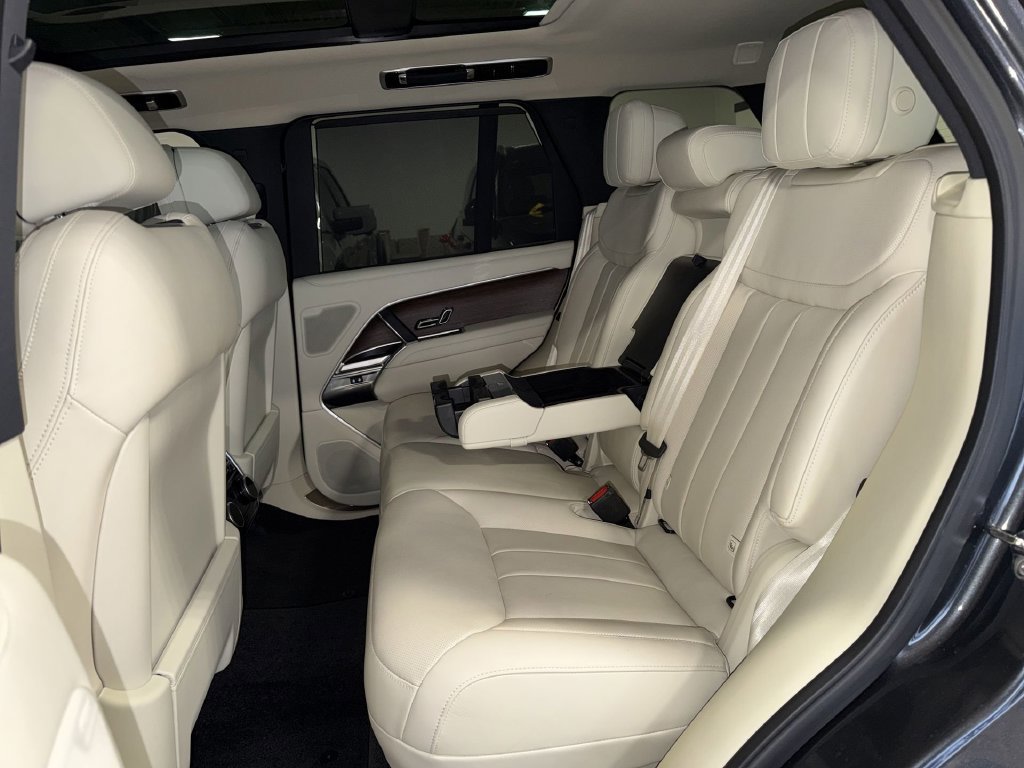 Used 2025 Land Rover Range Rover SE AWD/4WD image 27